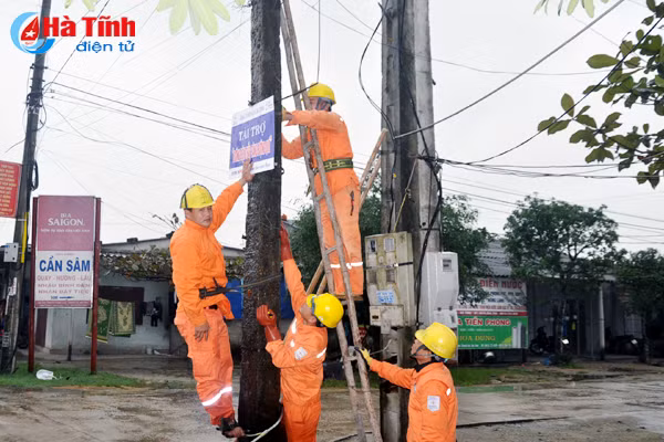 evn ha tinh ban giao 3 duong dien thap sang lang que tri gia 110 trieu