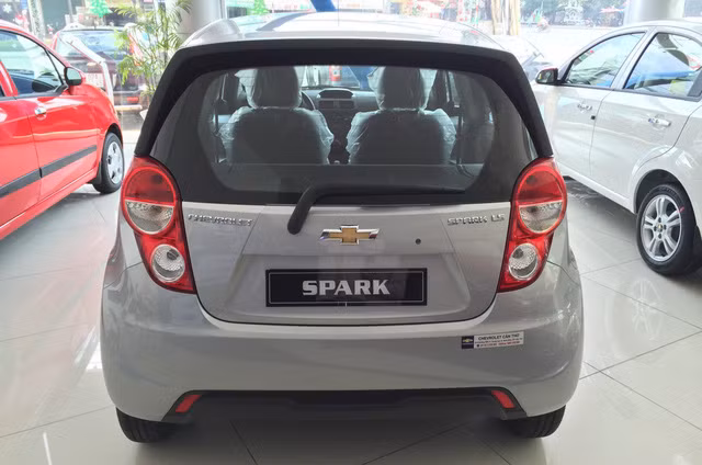 chevrolet spark giam gia xuong 269 trieu dong xe 5 cho re nhat viet nam