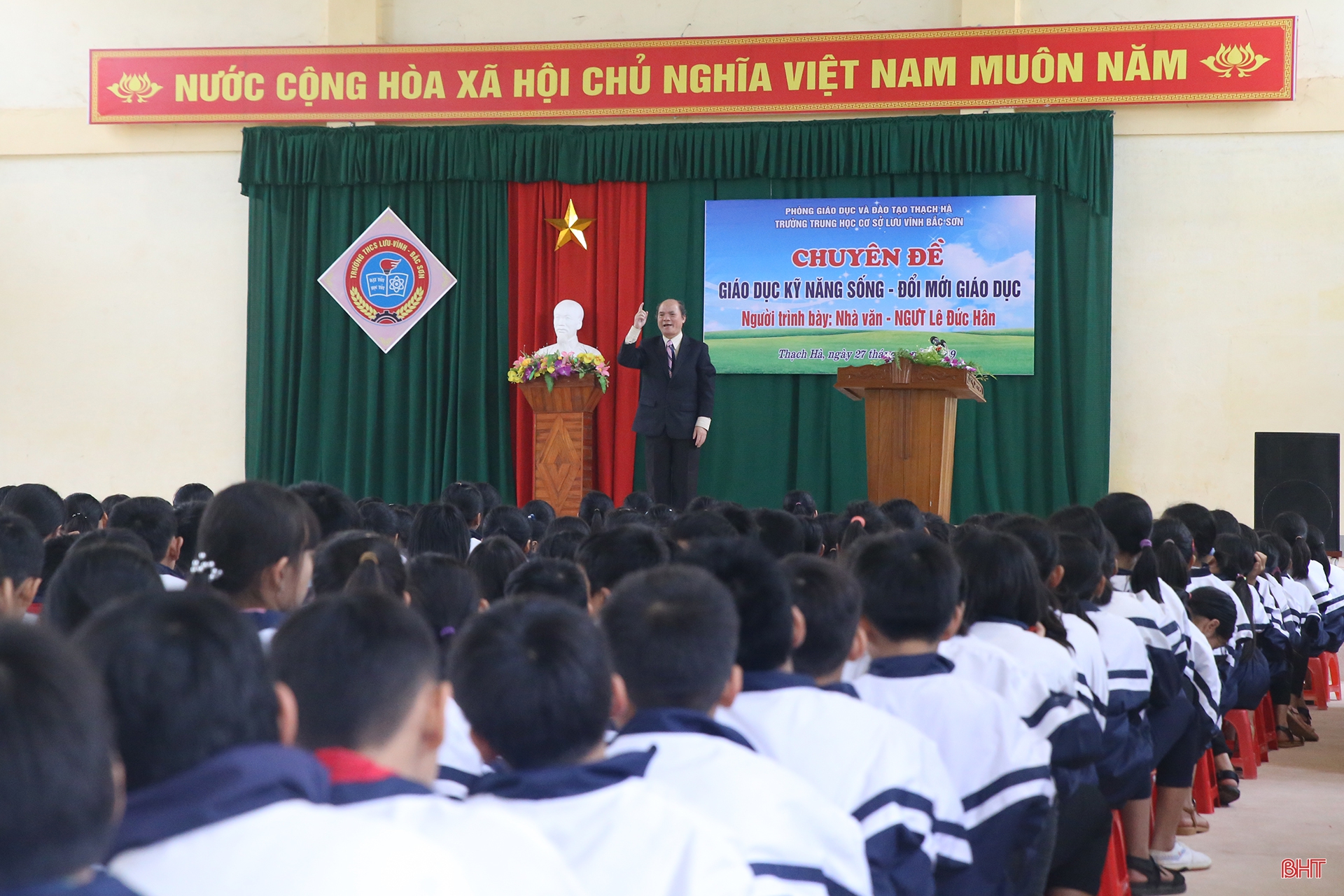 Tuổi 75, vẫn “cháy hết mình”, truyền cảm hứng cho sự nghiệp trồng người