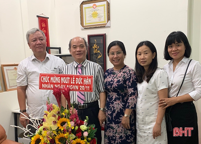 Tuổi 75, vẫn “cháy hết mình”, truyền cảm hứng cho sự nghiệp trồng người