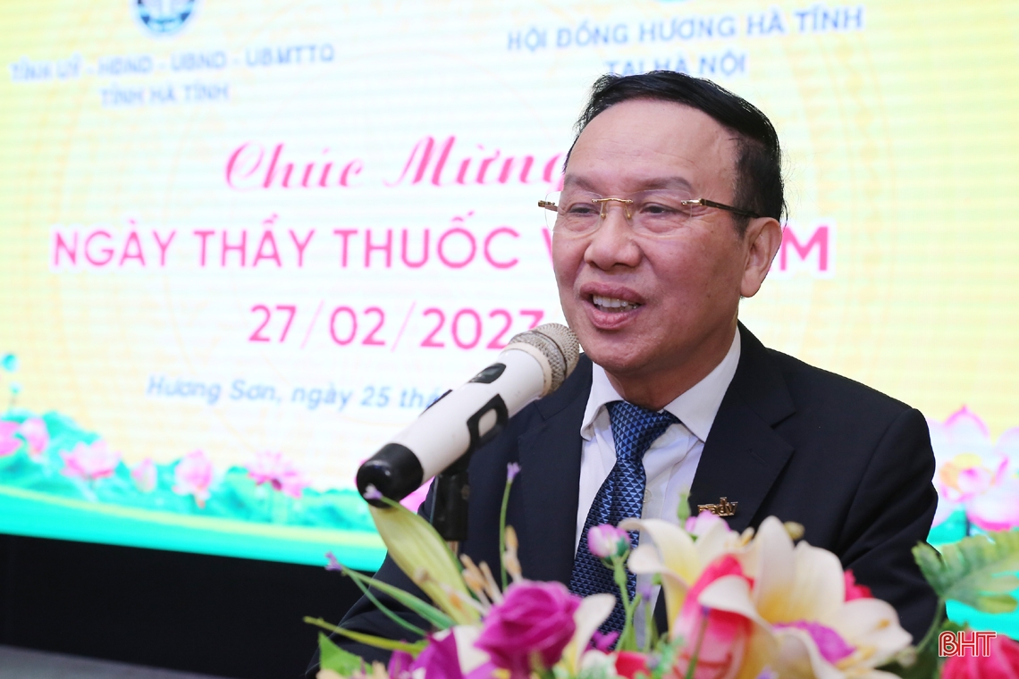 Lãnh đạo tỉnh gặp mặt CLB Thầy thuốc Hà Tĩnh tại Hà Nội