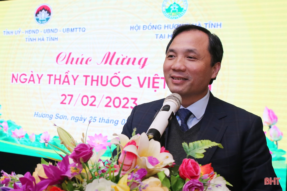 Lãnh đạo tỉnh gặp mặt CLB Thầy thuốc Hà Tĩnh tại Hà Nội