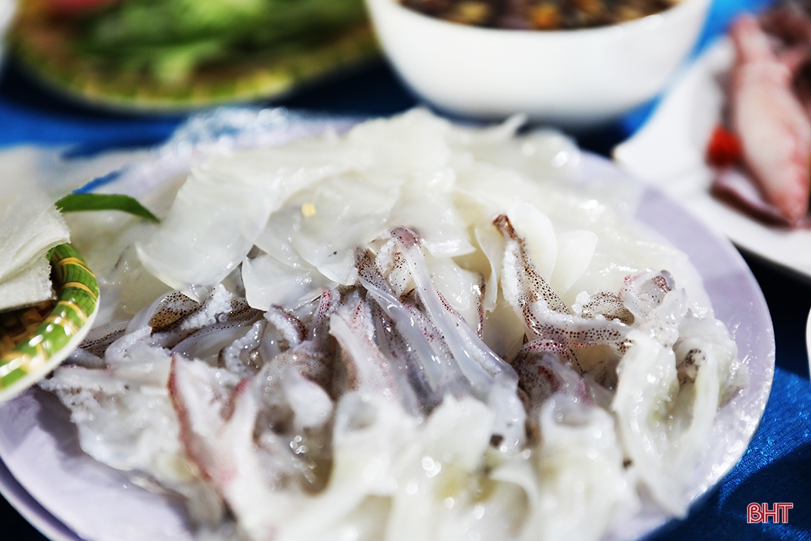 Mực nhảy Vũng Áng hấp dẫn du khách