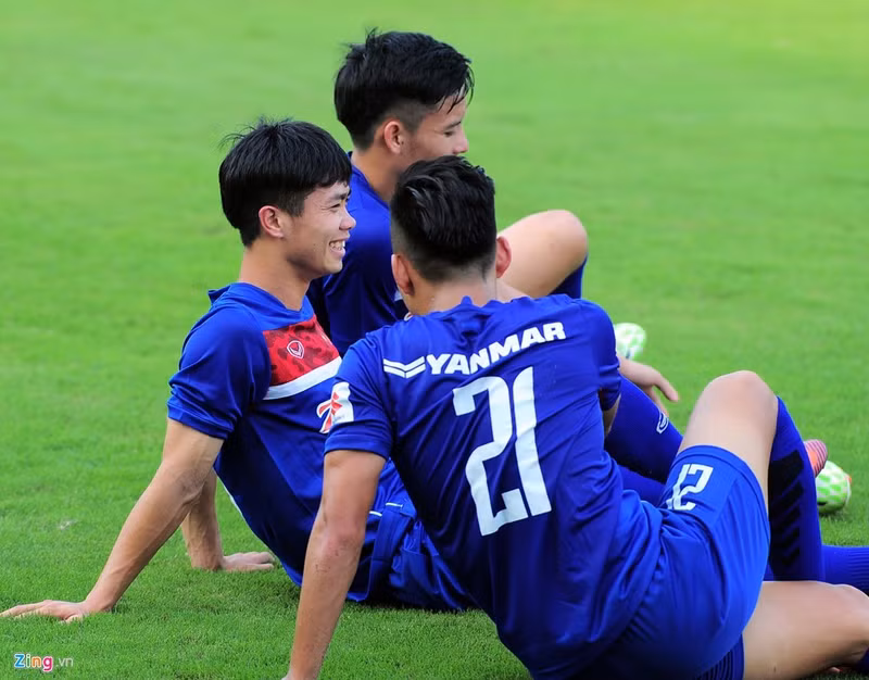 xuan truong cuoi hip mat khi tuyen viet nam tap buoi dau