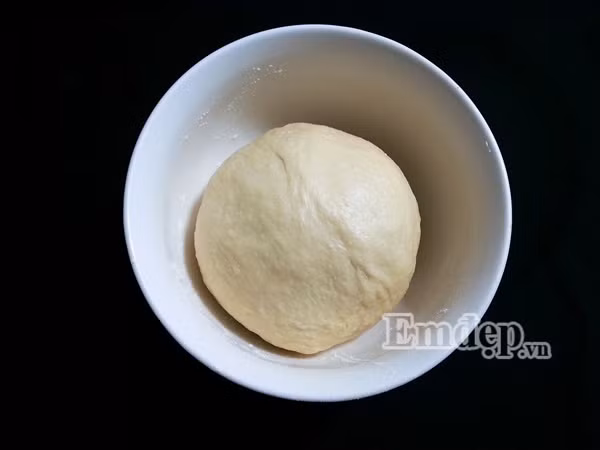 cuoi tuan lam banh mi xuc xich nuong mem ngon