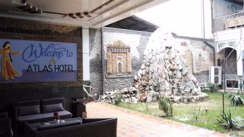 can canh khach san va san tap cua dt viet nam tai tajikistan