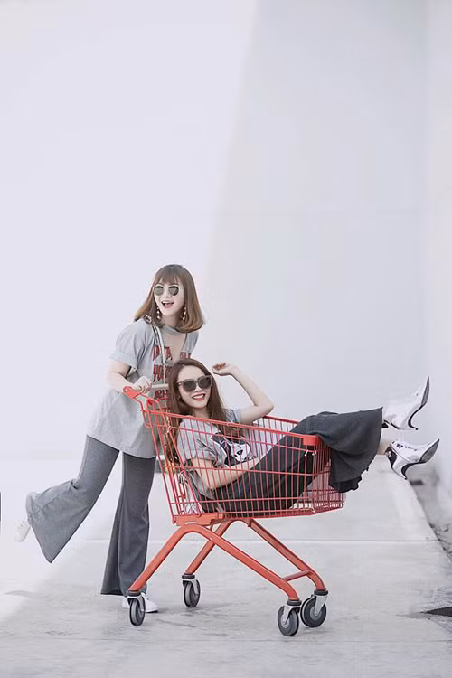 sao viet khoe street style ca tinh