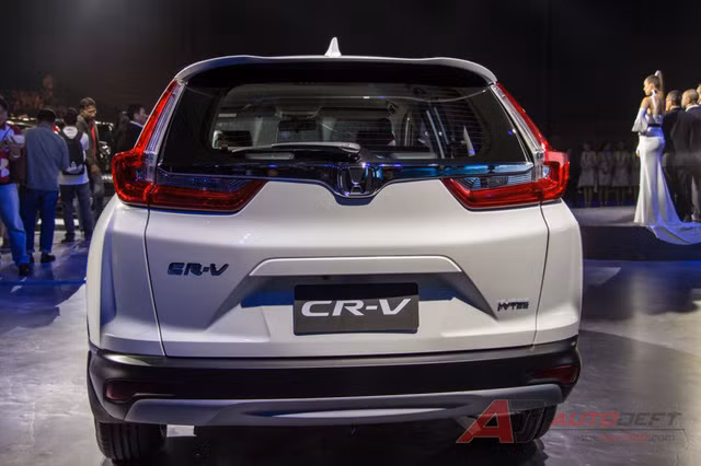 honda cr v 7 cho chinh thuc ra mat dong nam a gia tu 917 trieu