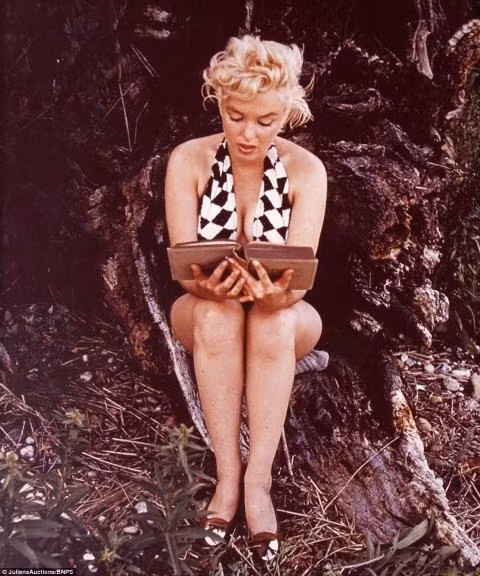 chiem nguong marilyn monroe trong loat anh doc dang duoc dau gia