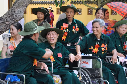 de xuat nang muc tro cap nguoi co cong voi cach mang