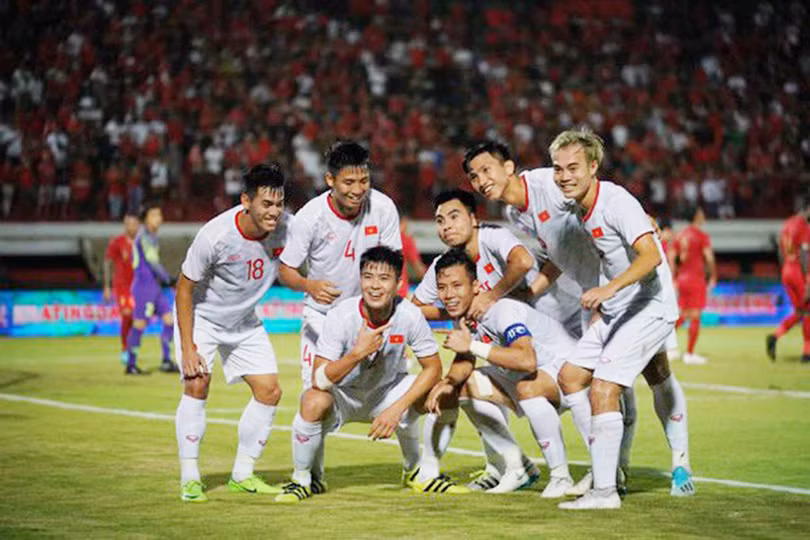 ĐT Việt Nam tăng 2 bậc trên BXH FIFA tháng 10, trở lại top 15 châu Á