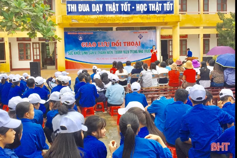 Gần 1.200 học sinh THPT được tư vấn về “điều thầm kín”