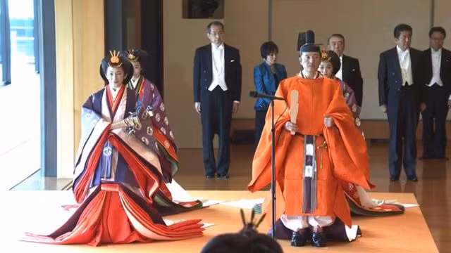 Nhật Hoàng Naruhito đăng quang