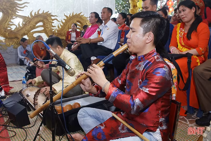 Những tiết mục hầu đồng, hát chầu văn đặc sắc tại Liên hoan Thực hành tín ngưỡng thờ Mẫu Tam phủ ở Hà Tĩnh