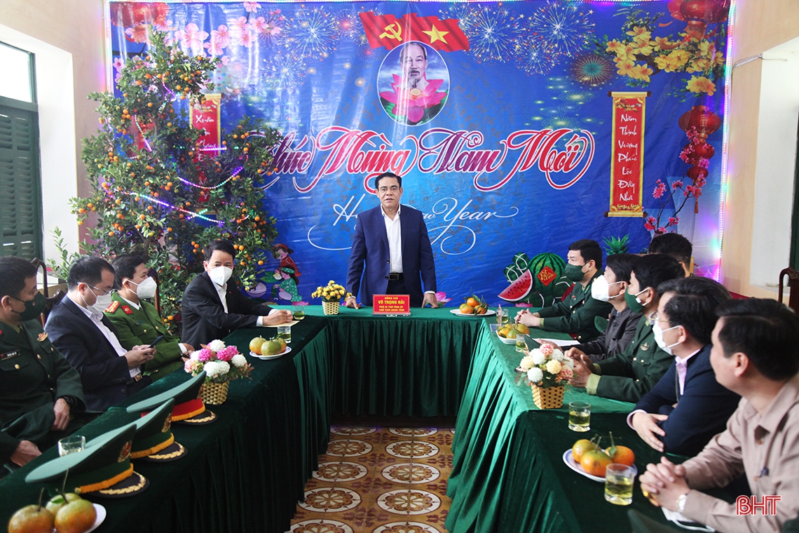 Chủ tịch UBND tỉnh kiểm tra công tác sẵn sàng chiến đấu và chúc tết LLVT ở Nghi Xuân, Lộc Hà