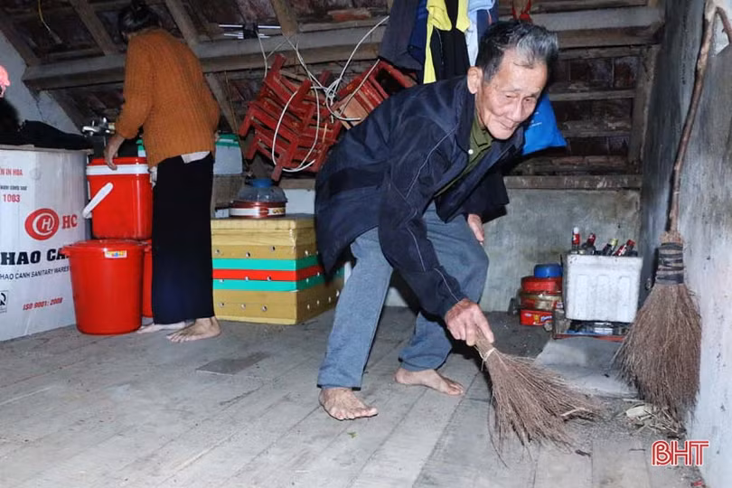 “Nhật ký chạy lũ” của vợ chồng ông lão ngoài 80 tuổi ở Hà Tĩnh