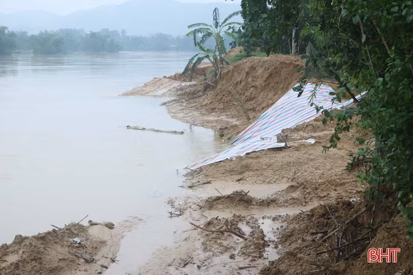 Người dân huyện miền núi Hà Tĩnh sống bất an bên... miệng “hà bá”