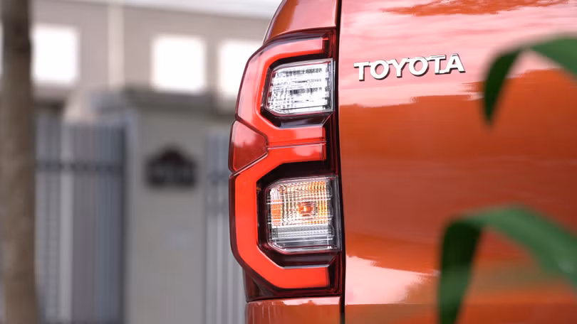 Toyota Hilux 2020: Cá tính hơn, tiện nghi hơn, thách thức Ford Ranger