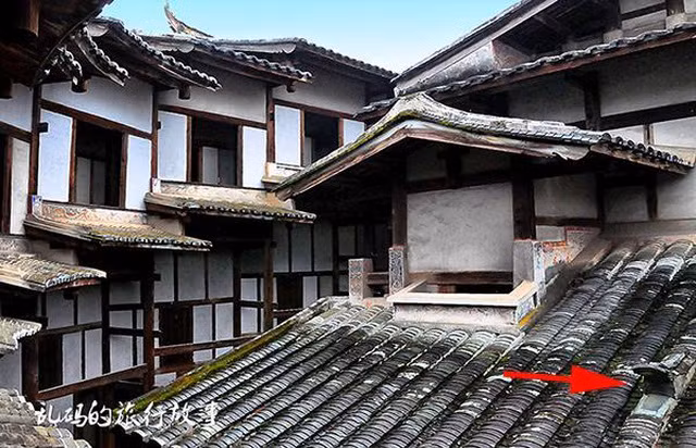Bí ẩn xung quanh nhà cổ nặng 10.000 tấn nằm “ẩn mình” trong rừng sâu