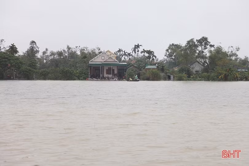 Hơn 300 ha nuôi trồng thủy sản và hàng trăm héc-ta hoa màu ở Can Lộc bị thiệt hại