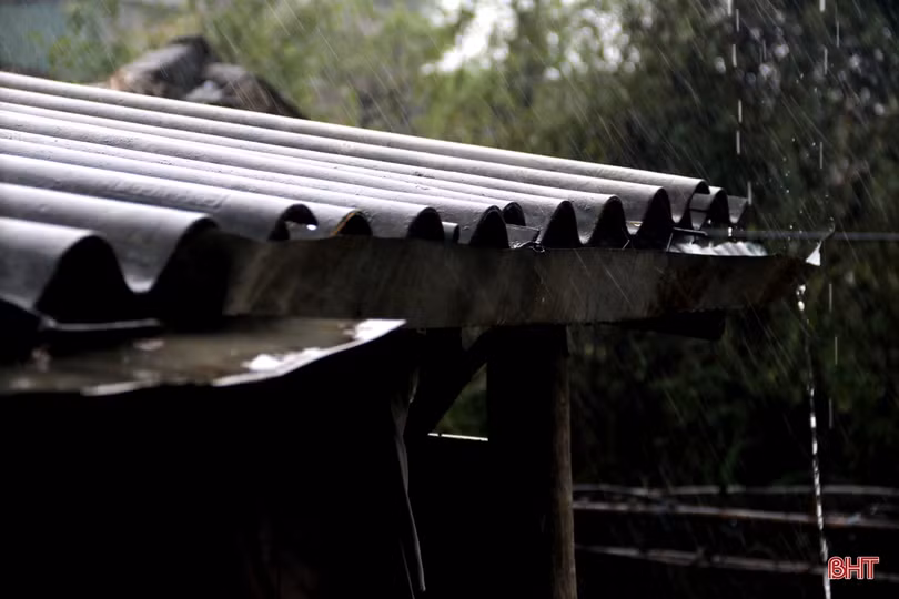 TX Kỳ Anh sơ tán khẩn cấp 583 hộ dân, đảm bảo an toàn trước hoàn lưu bão số 9