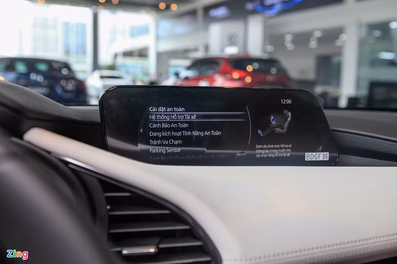Chi tiết Mazda 3 phiên bản kỷ niệm 100 năm tại Việt Nam