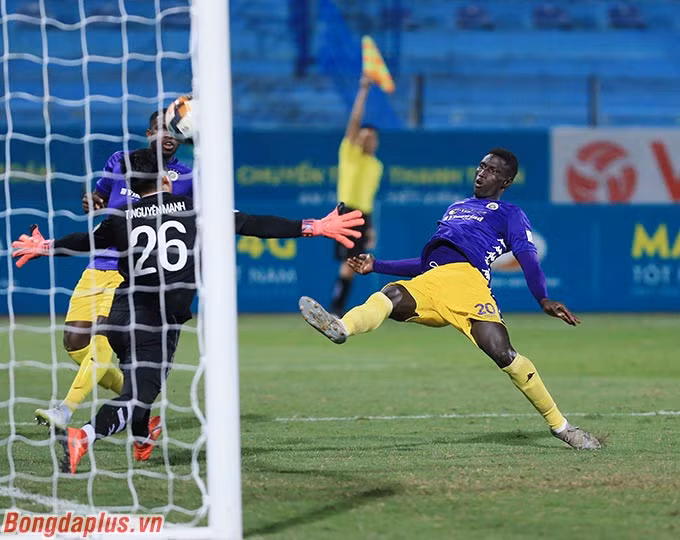 Hà Nội FC khó vô địch thế nào sau trận hòa như thua trước Viettel?