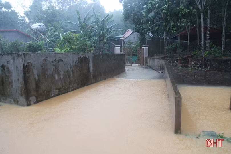Tuyệt đối không để người dân đã được sơ tán quay lại nhà trong vùng có nguy cơ sạt lở