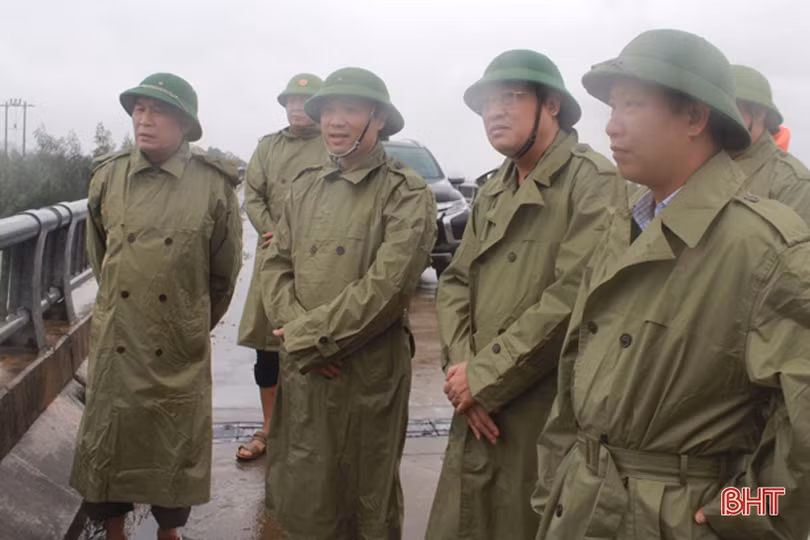 Khẩn trương giúp dân vùng ngập lụt khắc phục hậu quả, ổn định sản xuất 