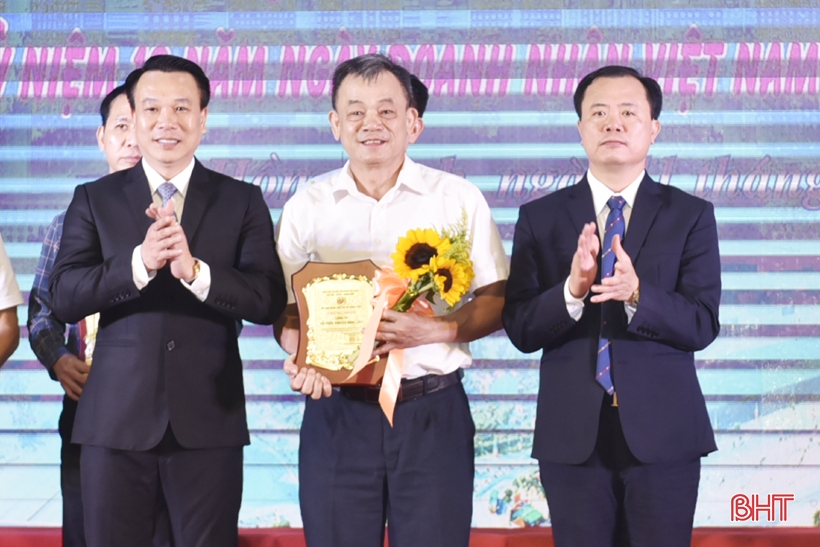 Hà Tĩnh tôn vinh 53 doanh nghiệp, doanh nhân tiêu biểu ảnh 8 Hà Tĩnh tôn vinh 53 doanh nghiệp, doanh nhân tiêu biểu