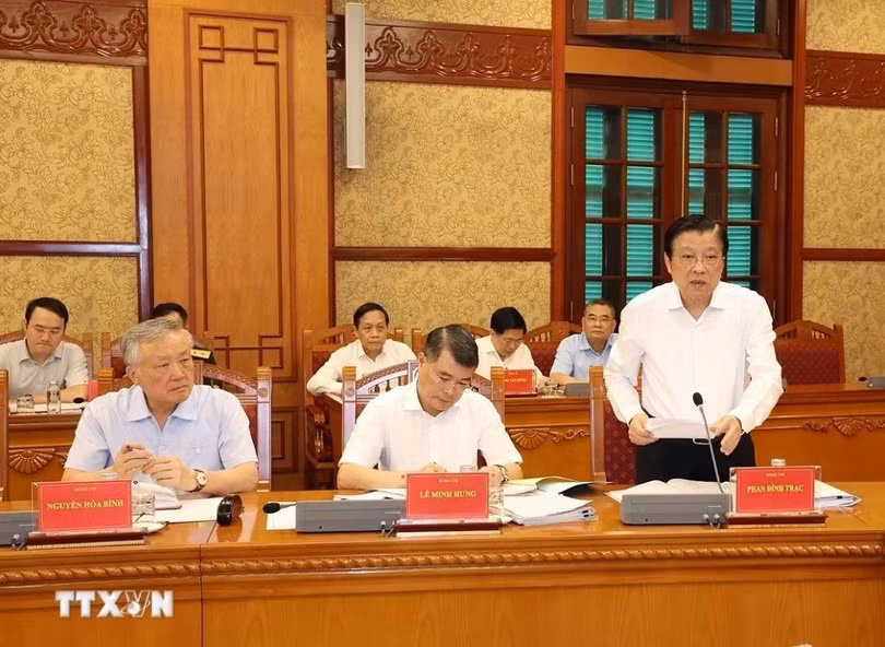 Đồng chí Phan Đình Trạc, Ủy viên Bộ Chính trị, Bí thư Trung ương Đảng, Trưởng Ban Nội chính Trung ương, Phó Trưởng ban Thường trực Ban Chỉ đạo phát biểu. Ảnh: Trí Dũng/TTXVN.