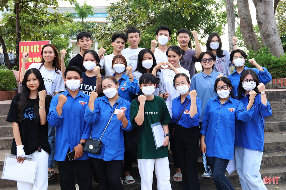 Những khoảnh khắc khó quên trong Kỳ thi tốt nghiệp THPT ở Hà Tĩnh