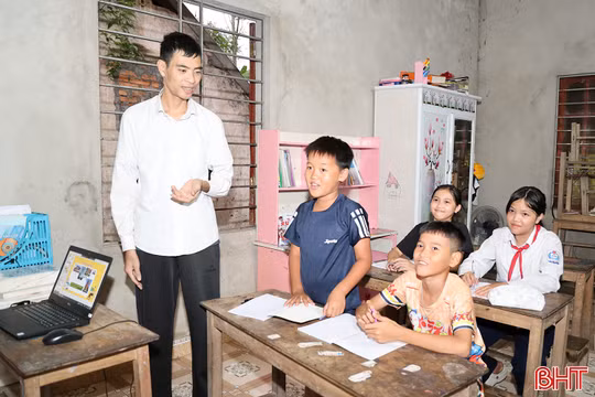 Người đàn ông khiếm thị "ươm mầm" tri thức nơi vùng rốn lũ La Giang