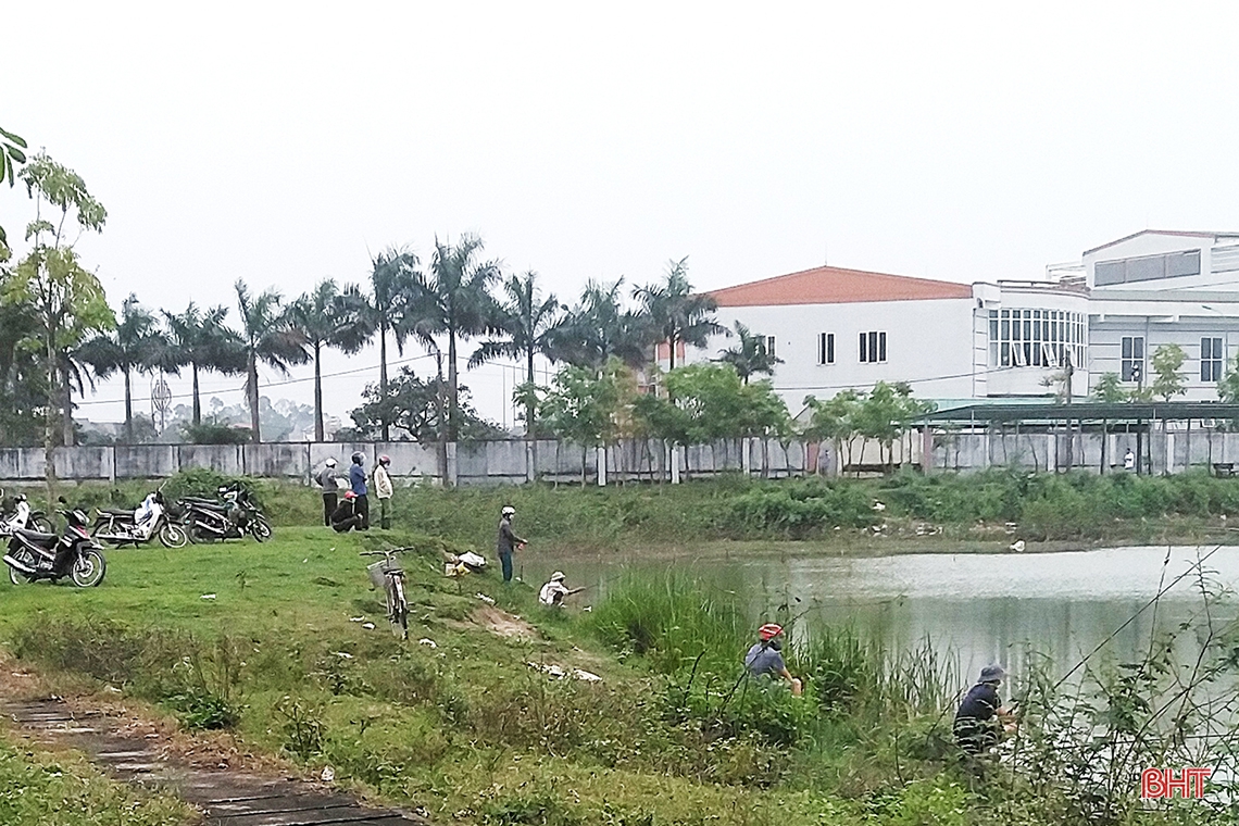 Sau 10 ngày thực hiện Chỉ thị 16, người dân Hà Tĩnh bắt đầu chủ quan việc phòng dịch Covid-19