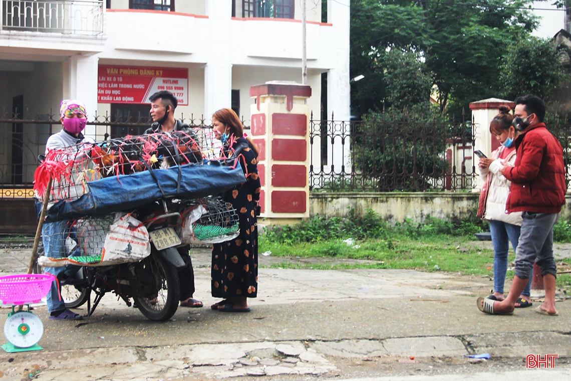 Sau 10 ngày thực hiện Chỉ thị 16, người dân Hà Tĩnh bắt đầu chủ quan việc phòng dịch Covid-19