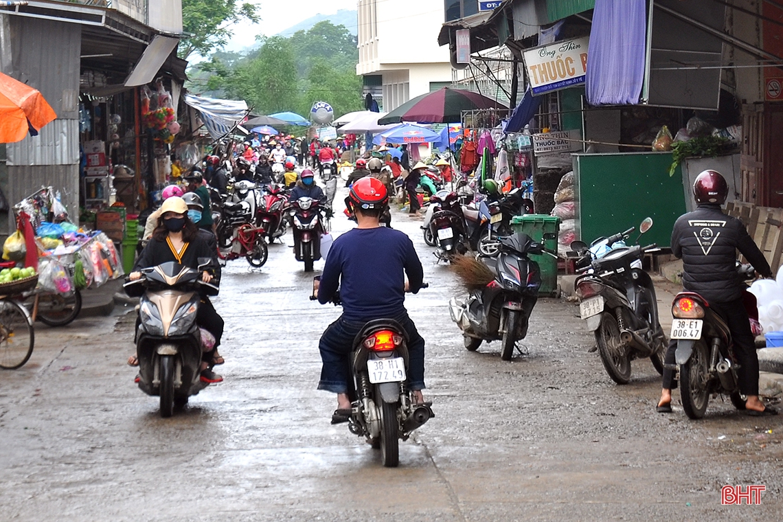 Sau 10 ngày thực hiện Chỉ thị 16, người dân Hà Tĩnh bắt đầu chủ quan việc phòng dịch Covid-19