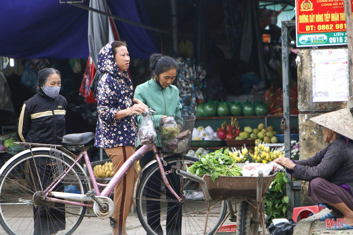 Sau 10 ngày thực hiện Chỉ thị 16, người dân Hà Tĩnh bắt đầu chủ quan việc phòng dịch Covid-19