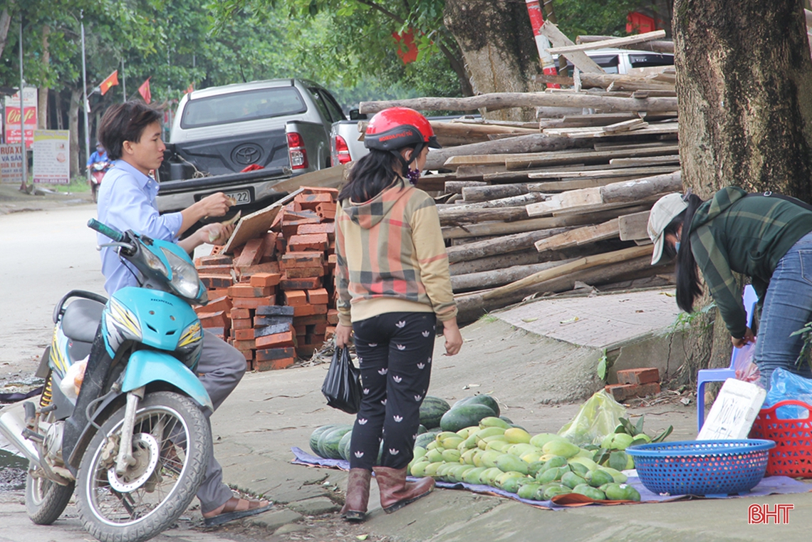 Sau 10 ngày thực hiện Chỉ thị 16, người dân Hà Tĩnh bắt đầu chủ quan việc phòng dịch Covid-19