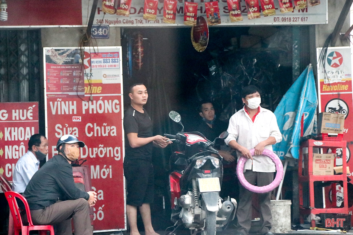 Sau 10 ngày thực hiện Chỉ thị 16, người dân Hà Tĩnh bắt đầu chủ quan việc phòng dịch Covid-19