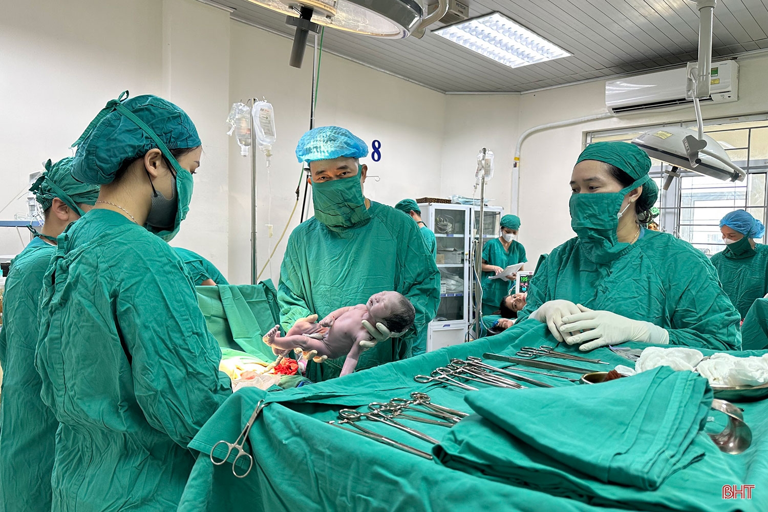 Bảo vệ, chăm sóc và nâng cao sức khỏe Nhân dân - Sứ mệnh thiêng liêng (Bài 2): Nỗ lực rút ngắn khoảng cách với tuyến Trung ương