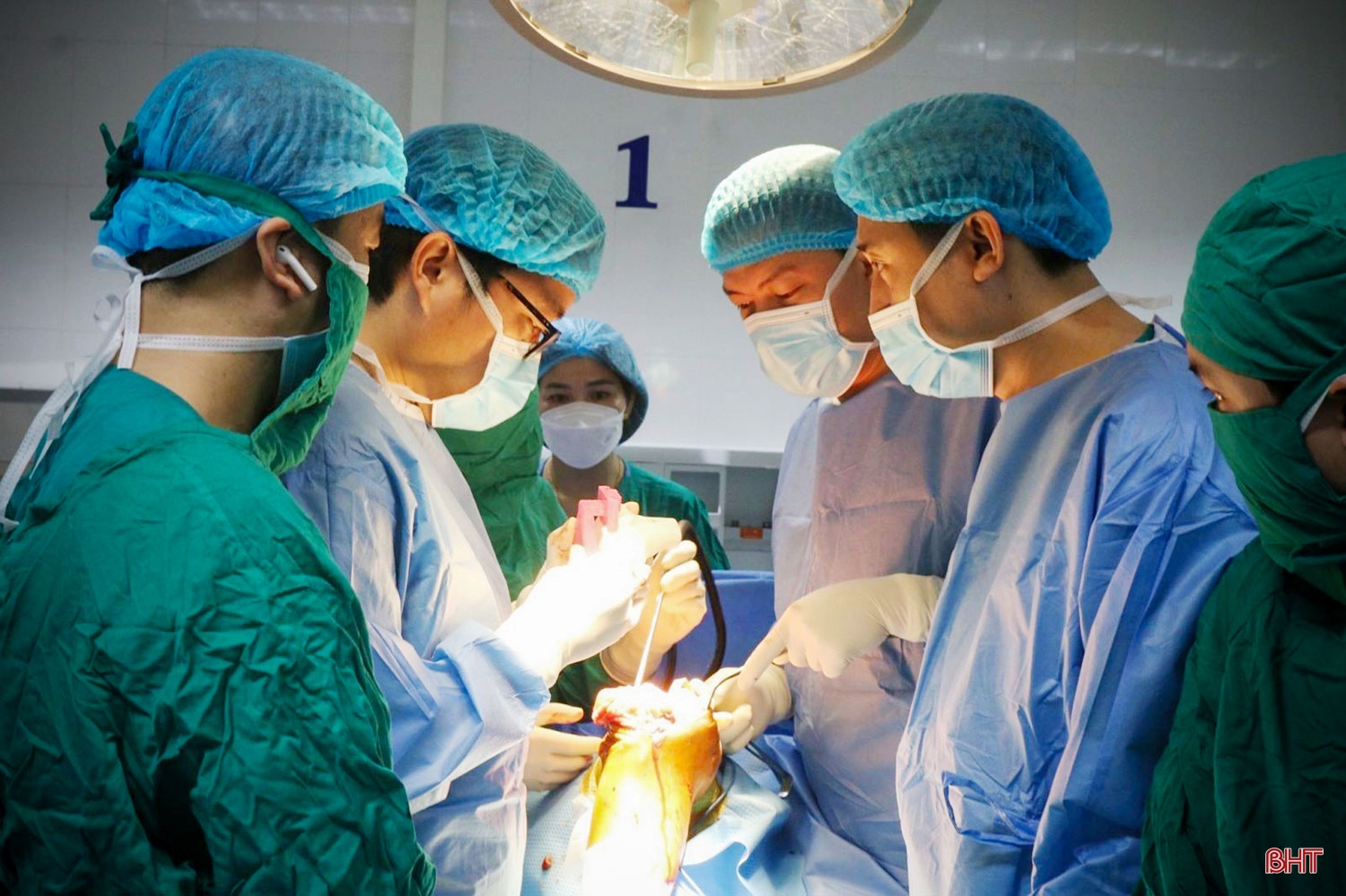 Bảo vệ, chăm sóc và nâng cao sức khỏe Nhân dân - Sứ mệnh thiêng liêng (Bài 2): Nỗ lực rút ngắn khoảng cách với tuyến Trung ương
