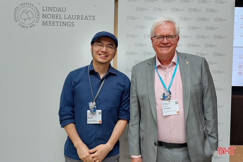 bqbht_br_ts-nguyen-duy-duy-cung-gs-brian-schmidt-nobel-vat-ly-2011.jpg