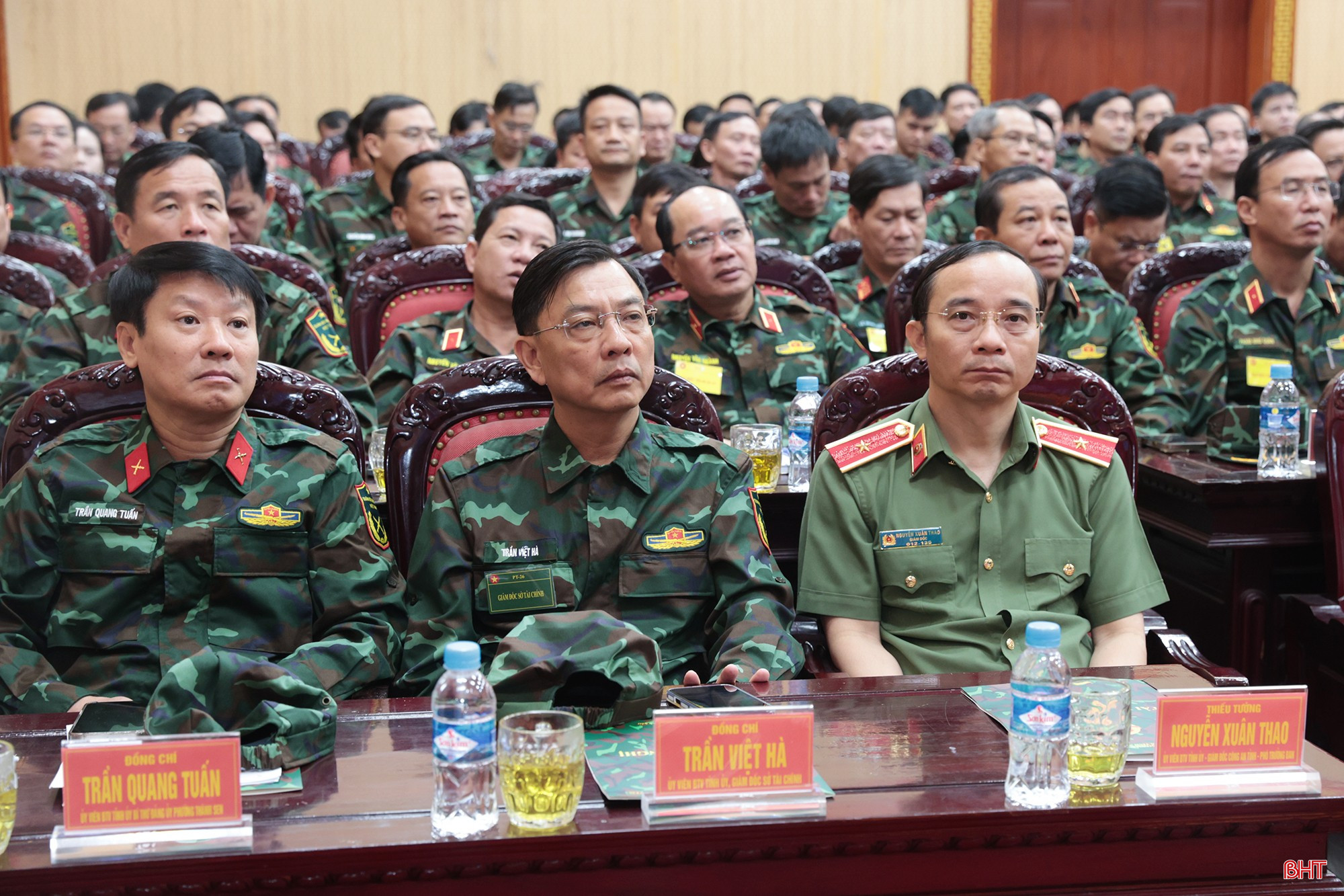 Các đồng chí Ủy viên BTV Tỉnh ủy tiếp thu chỉ đạo của Đại tướng Nguyễn Tân Cương.