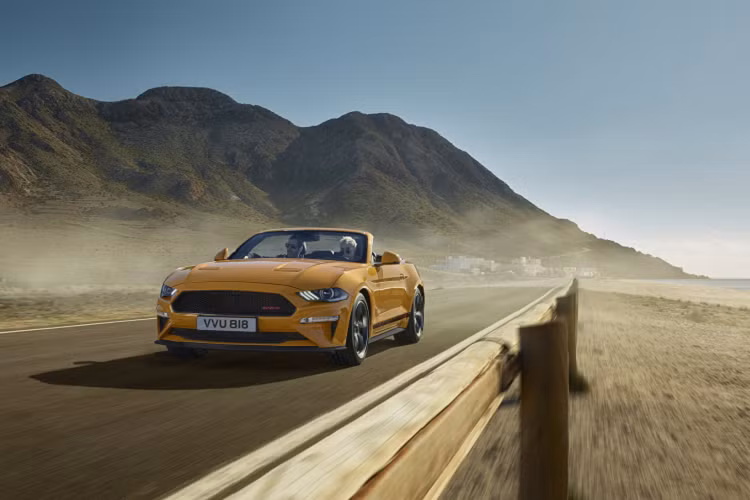 Ford Mustang Convertible California Special động cơ V8