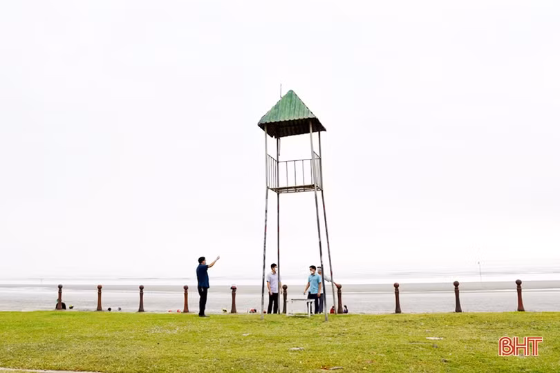 Phố biển Lộc Hà rộn ràng trước ngày khai trương mùa du lịch mới