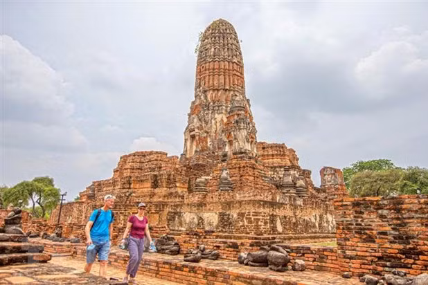 Thái Lan: 12/77 tỉnh tiến tới tuyên bố COVID-19 là bệnh đặc hữu