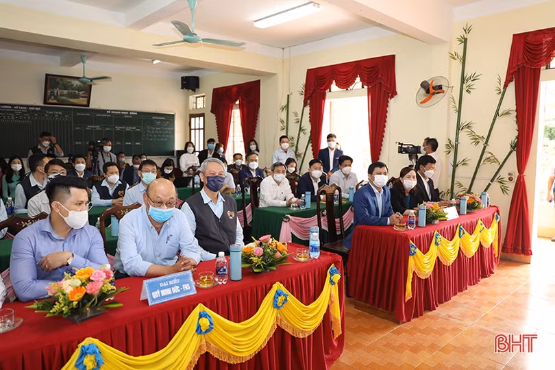 Quỹ Minh Đức - Formosa Hà Tĩnh trao tặng phòng học máy tính cho Trường Tiểu học Kỳ Liên
