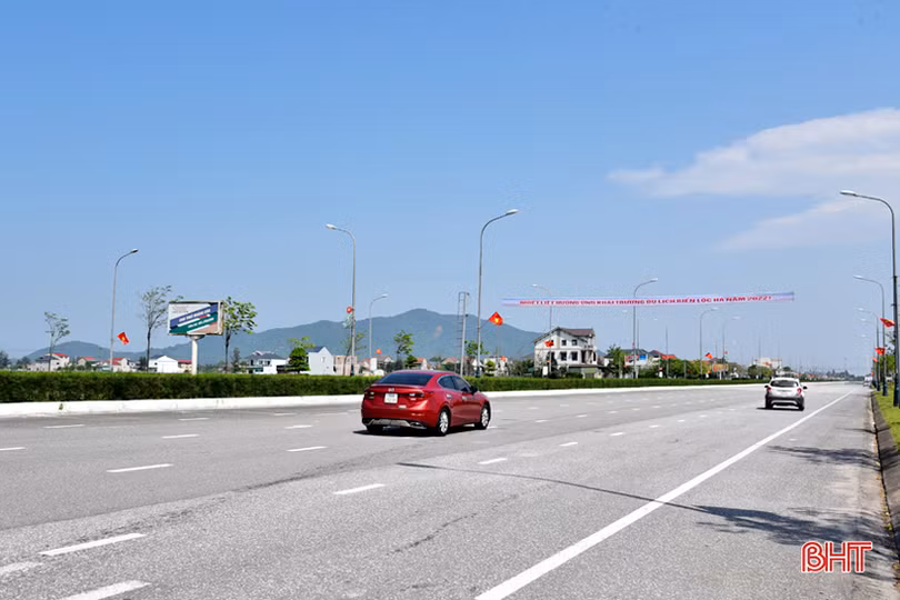 Phố biển Lộc Hà rộn ràng trước ngày khai trương mùa du lịch mới