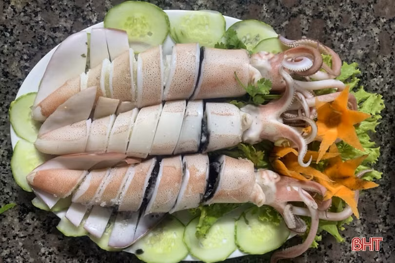 Nhà hàng ở Kỳ Xuân nuôi mực nhảy số lượng lớn phục vụ thực khách