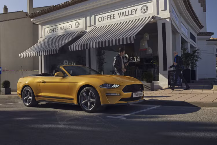 Ford Mustang Convertible California Special động cơ V8